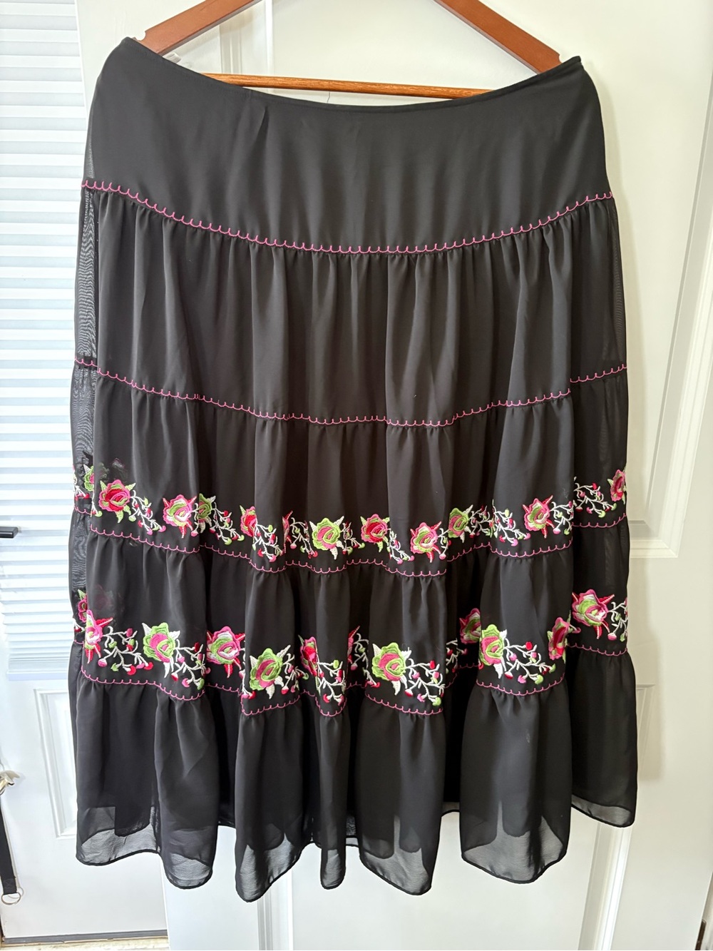 🚨Black Tiered Floral Embroidered Midi Skirt